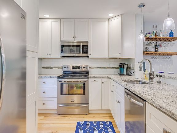 5th image of 196 Billington Ln #196