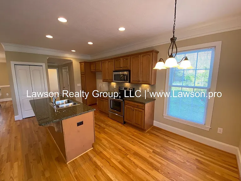 3800 Greenway Dr SW — Photo 11