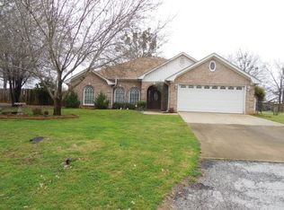 160 Oakwood Rd, Gladewater, TX 75647