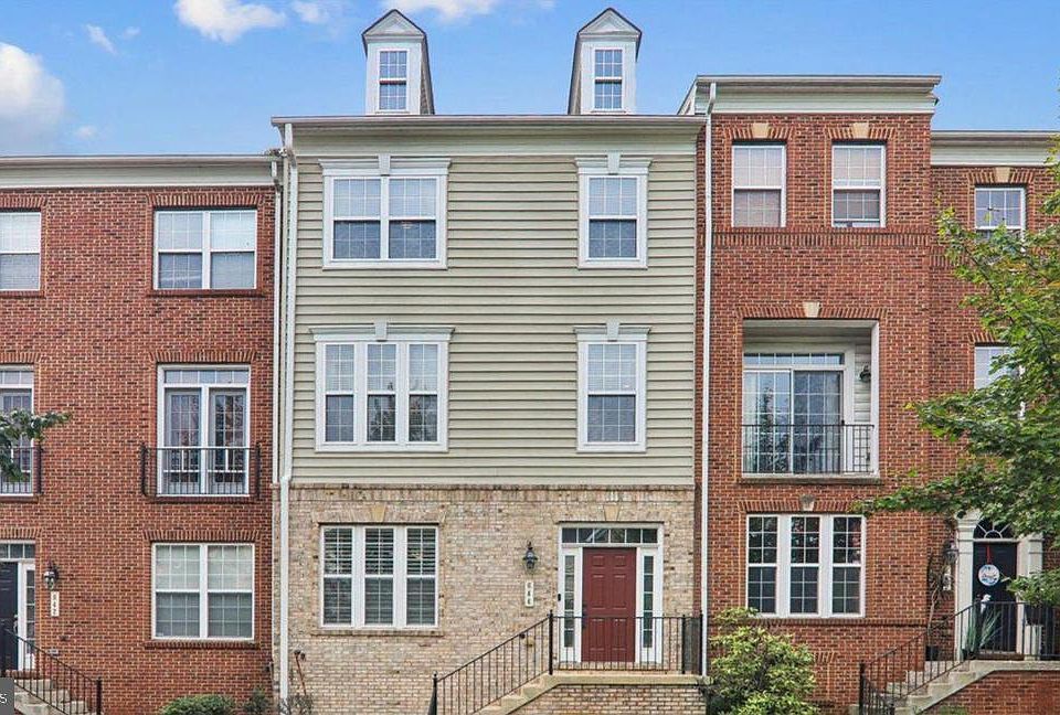 1st image of 644 Spectator Ave