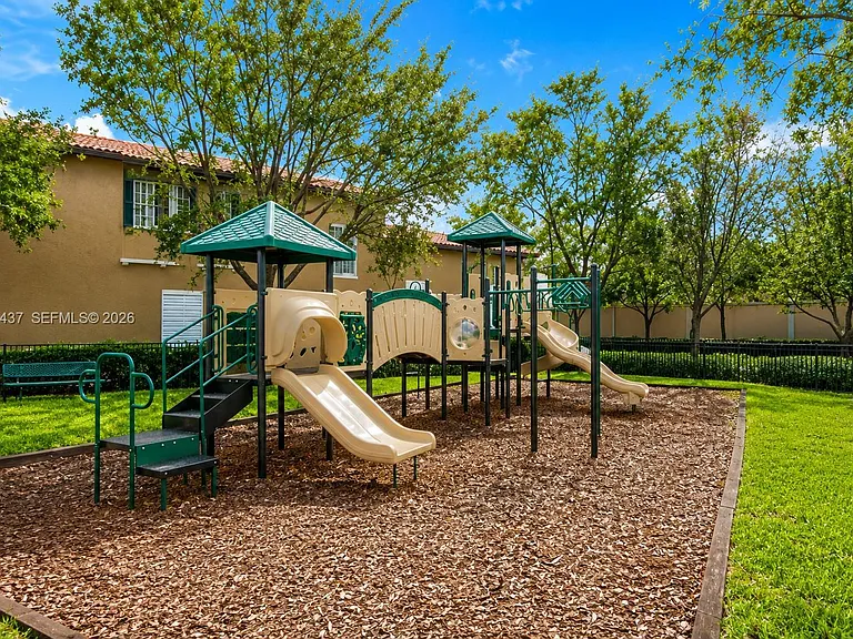 1101 SW 147th Ter #1101 — Photo 25