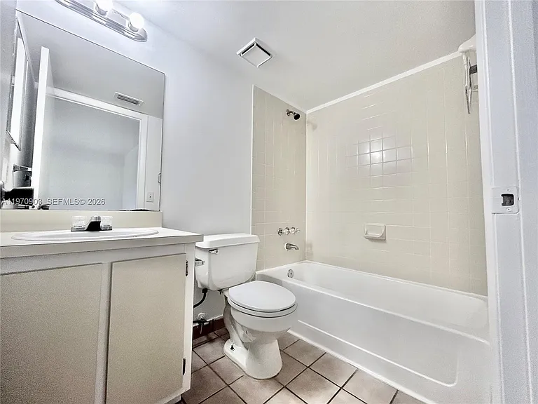 400 Palm Cir W #201 — Photo 27