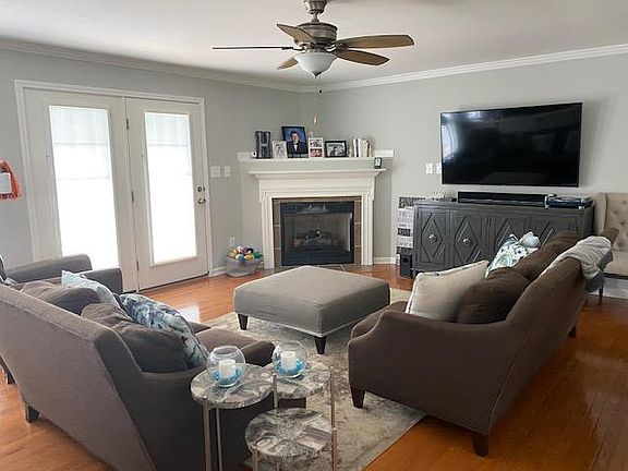 3rd image of 159 Clements Dr