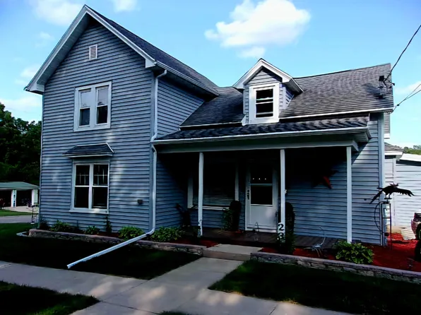 23 Broadway St, Edgerton, WI 53534
