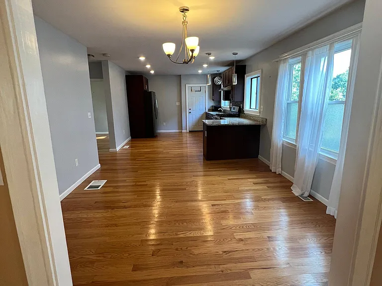 102-104 Varnum St #1 — Photo 5