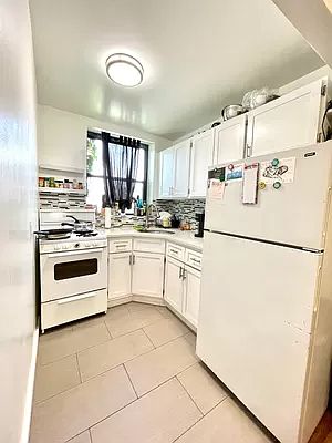 1st image of 169 E 102nd St APT 4C