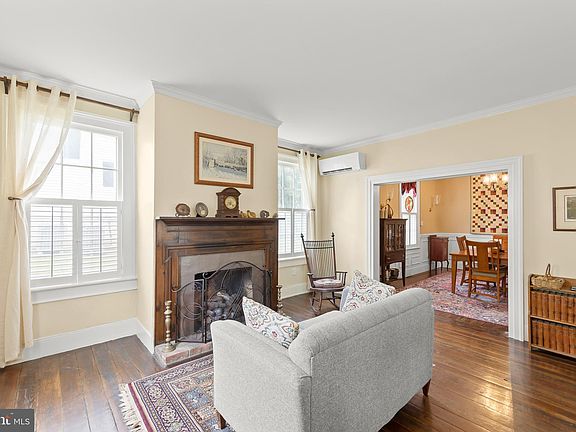 4th image of 207 S Church St