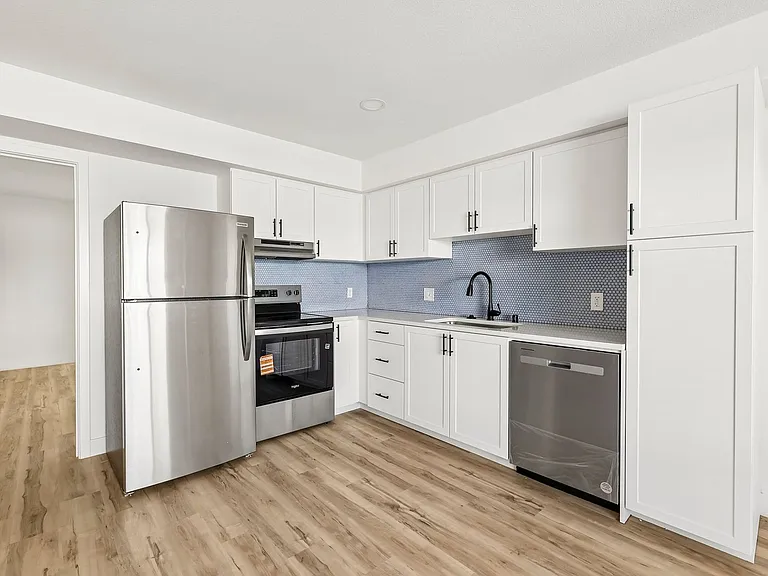 The Crest |NEWLY Renovated Studios, Lofts, 1, 2 & 3 Bedroom Homes Near the Beach — Photo 76