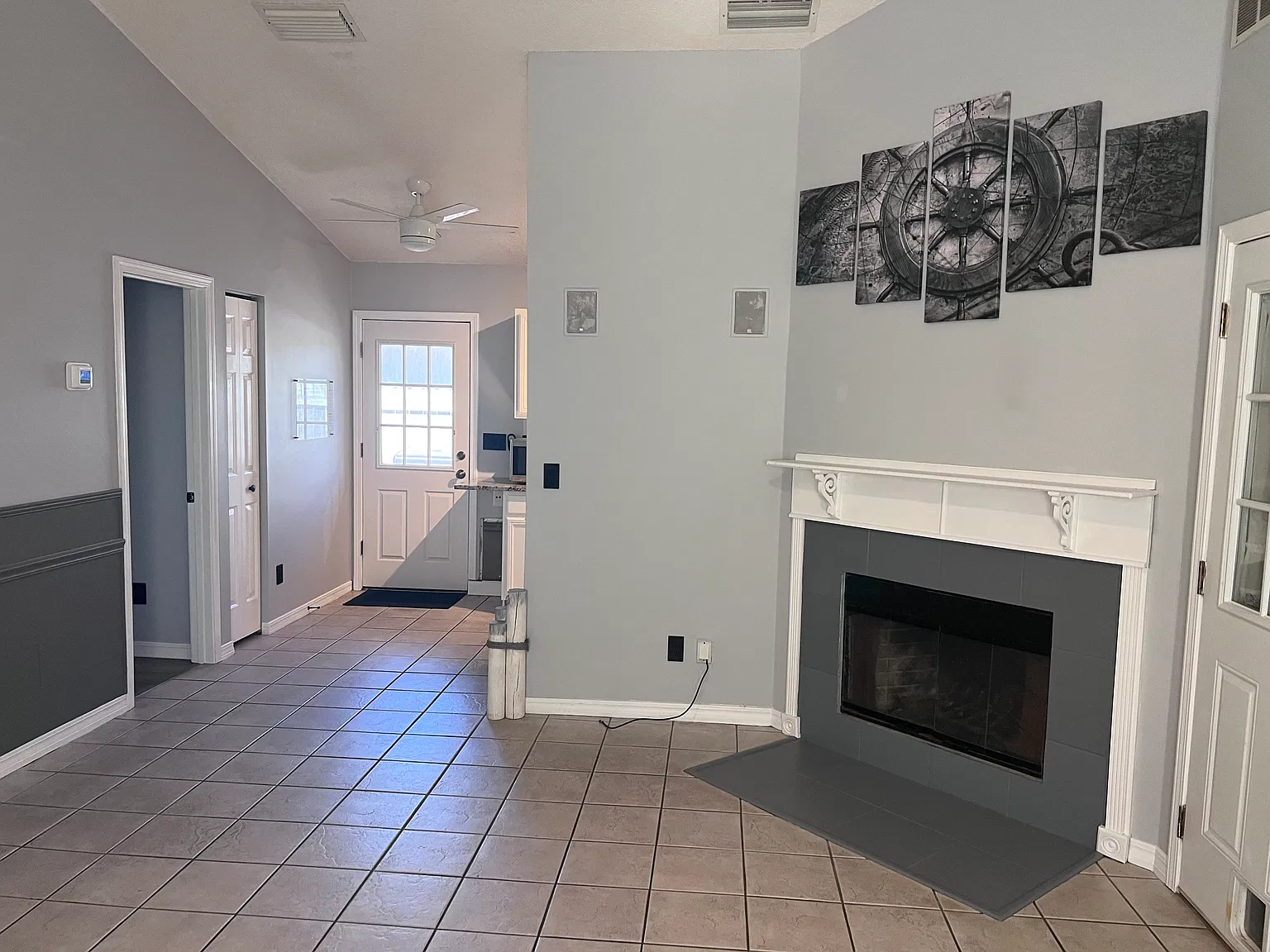 2 bed, 905 sqft, $3,000 — Photo 1