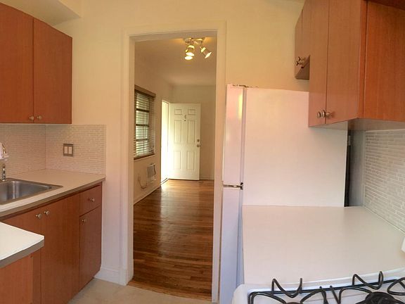5th image of 2115 Bay Dr APT 4A