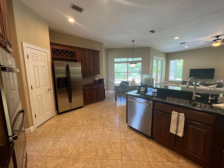 630 Broadoak Loop — Photo 28