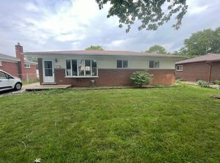 4751 Reader Dr, Warren, MI 48092