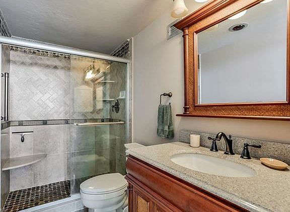 4th image of 140 Seaview Ct APT 901N