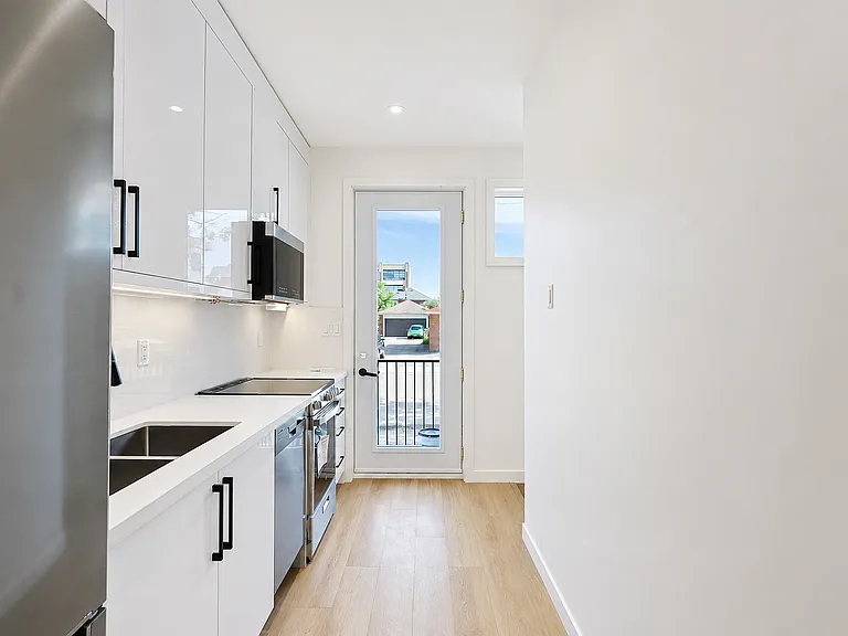 159 Locksley Ave — Photo 15