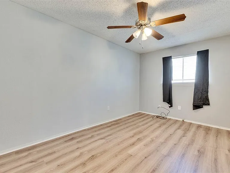 1320 Southport Dr #B — Photo 10