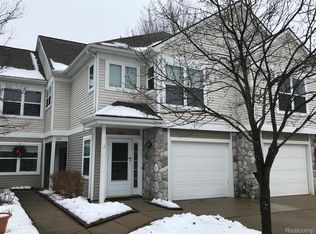 756 Fieldstone Cir W, Chelsea, MI 48118