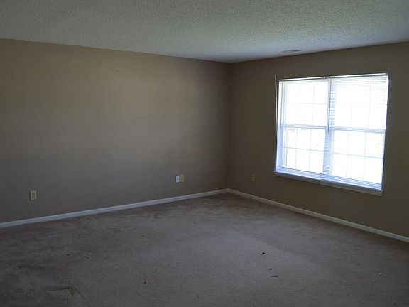 4th image of 77 Lasalle Ln