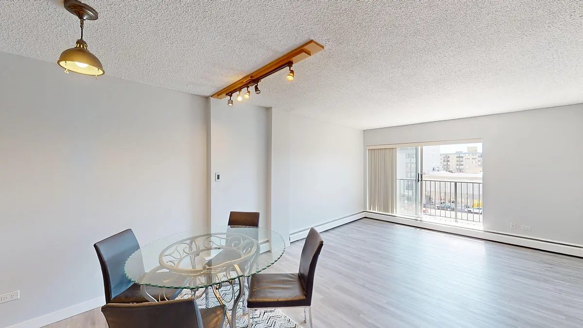 Building Photo - 5D 17th Ave SW #515