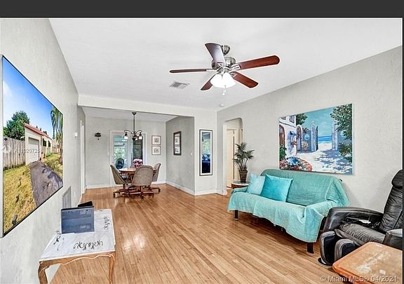 2nd image of 1009 N 17th Ct
