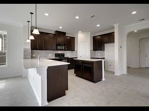 3rd image of 124 Rocroi Dr