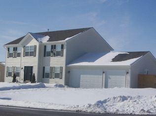 11216 Lemon Grass Dr, Roscoe, IL 61073