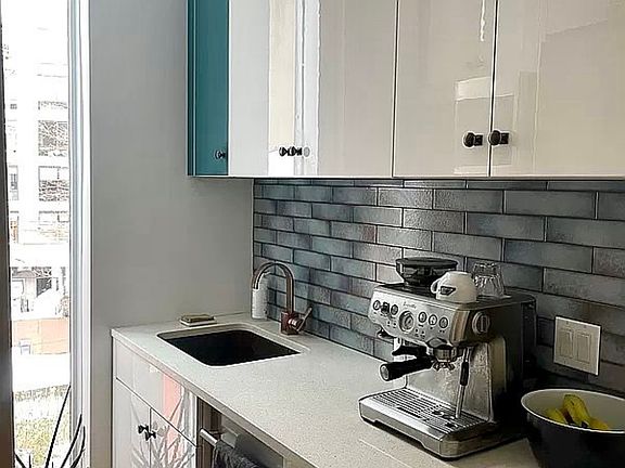 2nd image of 509 Vanderbilt Ave #3R