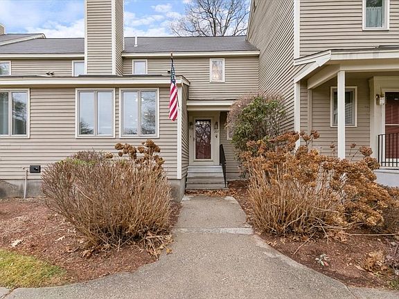 3rd image of 207 Brickett Hill Cir #207