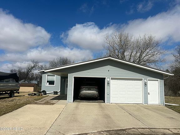 3rd image of 605 Circle Dr