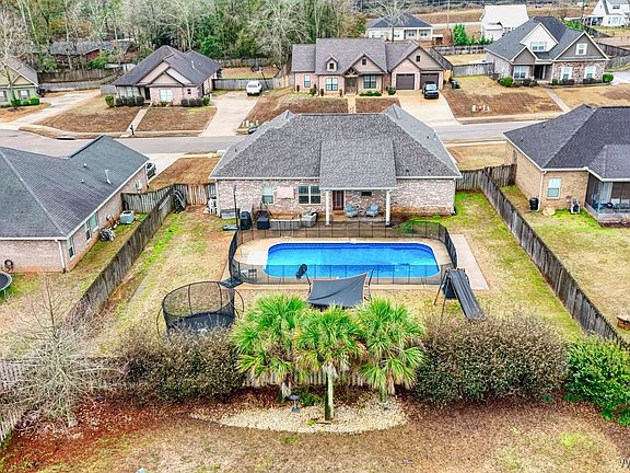 3rd image of 209 Turtleback Trl