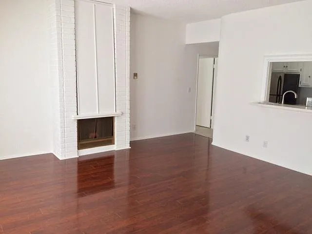 1428 Kelton Ave — Photo 4