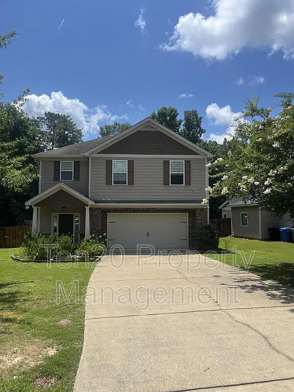 4 bed, 2.5 bath, 2433 sqft, $2,500 — Photo 2