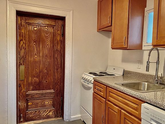 4th image of 311 W 107th St #2R