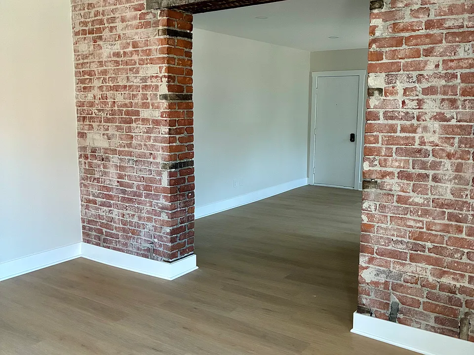 700 Franklin Ave #1