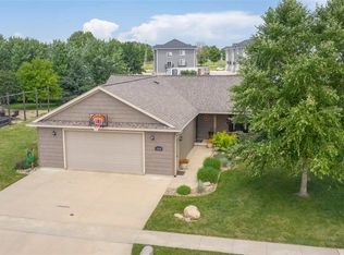 1312 Meadow View Ln, Waverly, IA