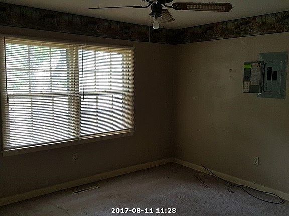 5th image of 3209 Lorine Ln