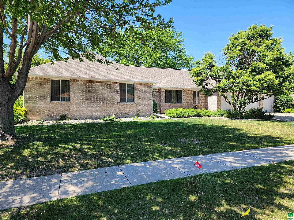 1st image of 605 S Ridge Dr