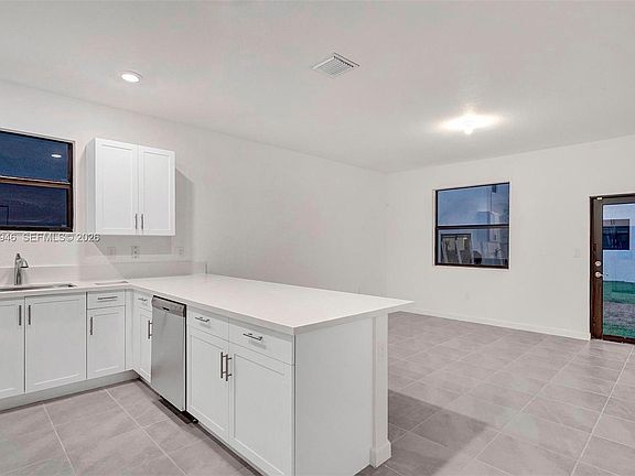 4th image of 13405 SW 285th St