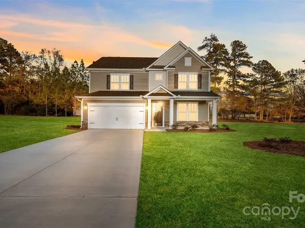 623 Fox Cove Rd, Hendersonville, NC 28792