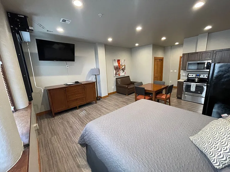 515 E Yakima Ave — Photo 12