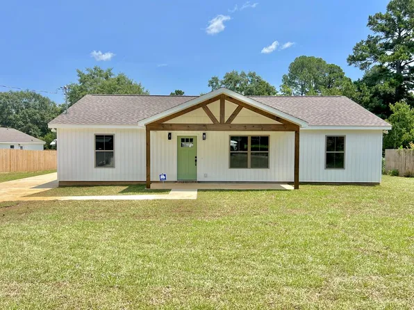 637 S Hemby St, Slocomb, AL 36375