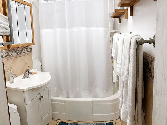 4th image of 1042 1/2 Felspar St #1042-1/2