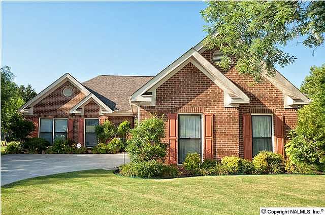 1st image of 2403 Johnstone Cir SE