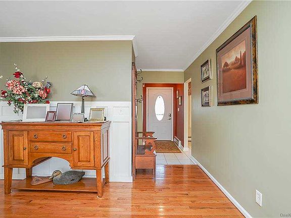 3rd image of 40 Hyde Ln