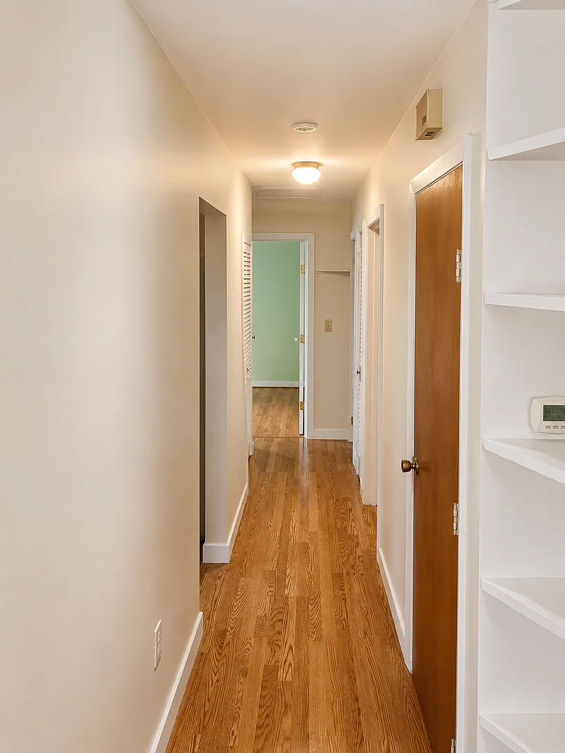 246 Howard st 3 bed 1 bath — Photo 2