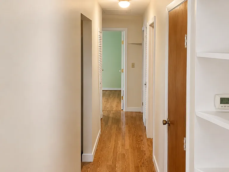 246 Howard St — Photo 2