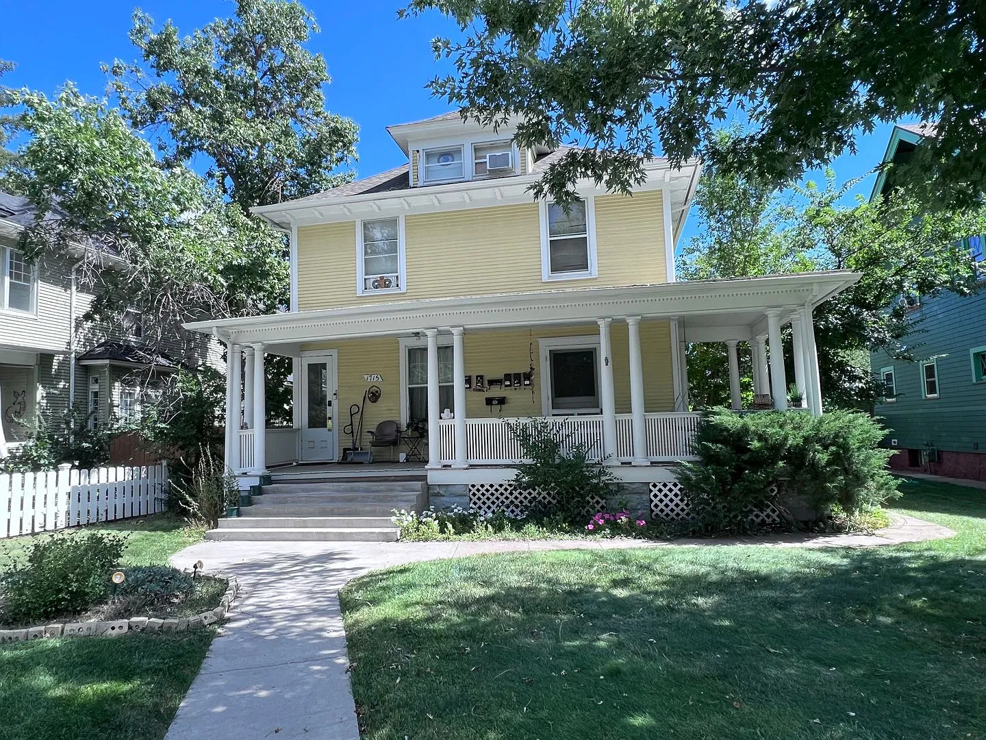 Conveniently located room for rent that offers comfort and convenience — Photo 1