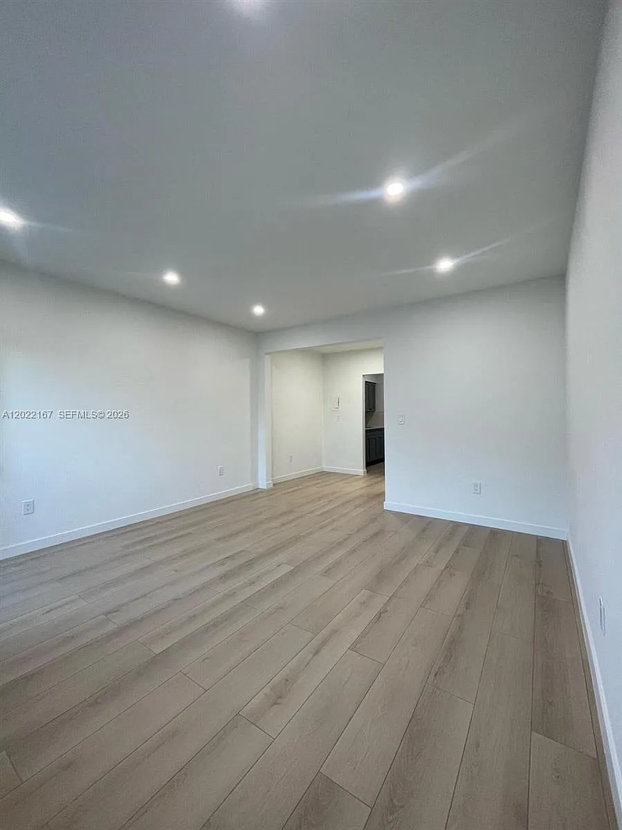 Building Photo - 544 Michigan Ave #10