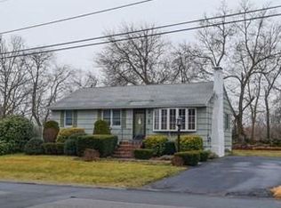 39 Coburn Dr, Lowell, MA 01854