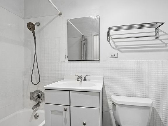 5th image of 1516 Hinman Ave APT 506