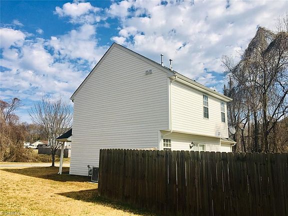 4th image of 1700 Hidden Forest Dr